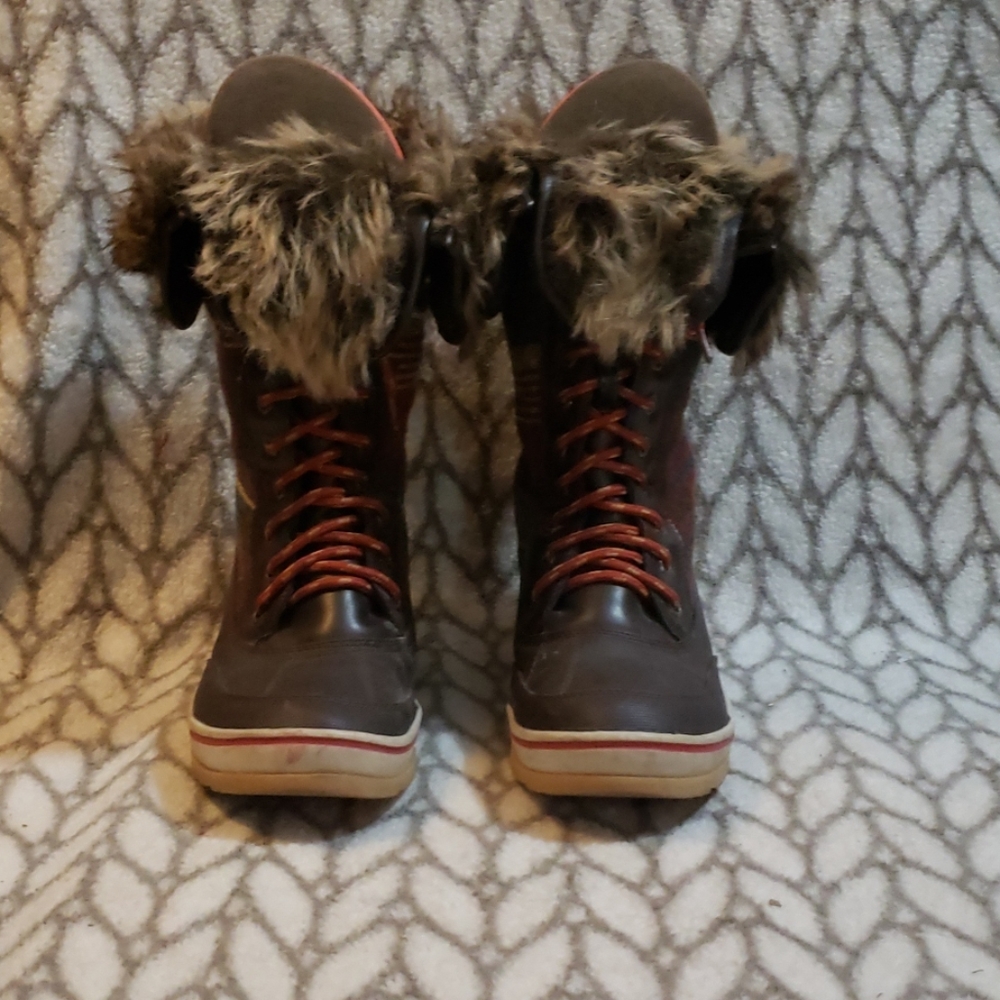 Snow boots